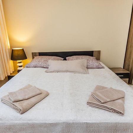 Prostorný třípokojový apartmán u nábřeží Vltavy Apartamento Praga Exterior foto