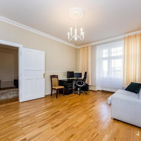 Prostorný třípokojový apartmán u nábřeží Vltavy Apartamento Praga Exterior foto