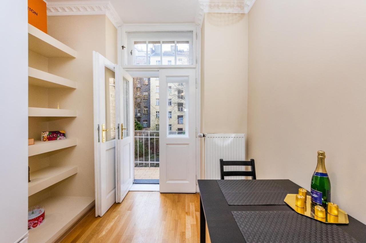 Prostorný třípokojový apartmán u nábřeží Vltavy Apartamento Praga Exterior foto
