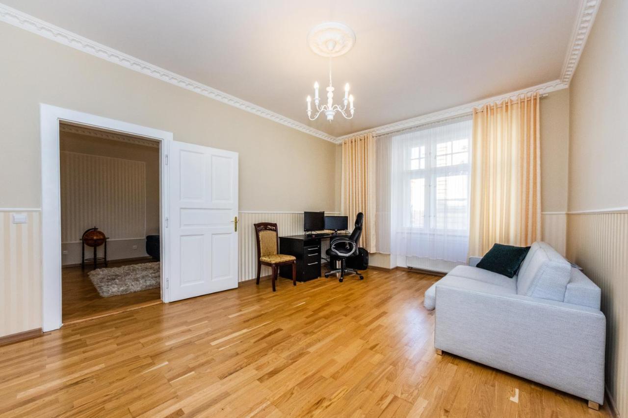 Prostorný třípokojový apartmán u nábřeží Vltavy Apartamento Praga Exterior foto