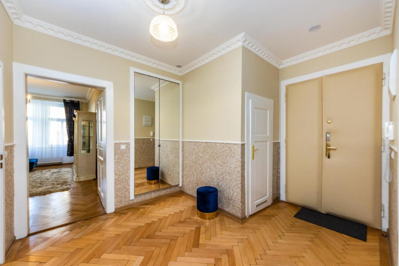 Prostorný třípokojový apartmán u nábřeží Vltavy Apartamento Praga Exterior foto