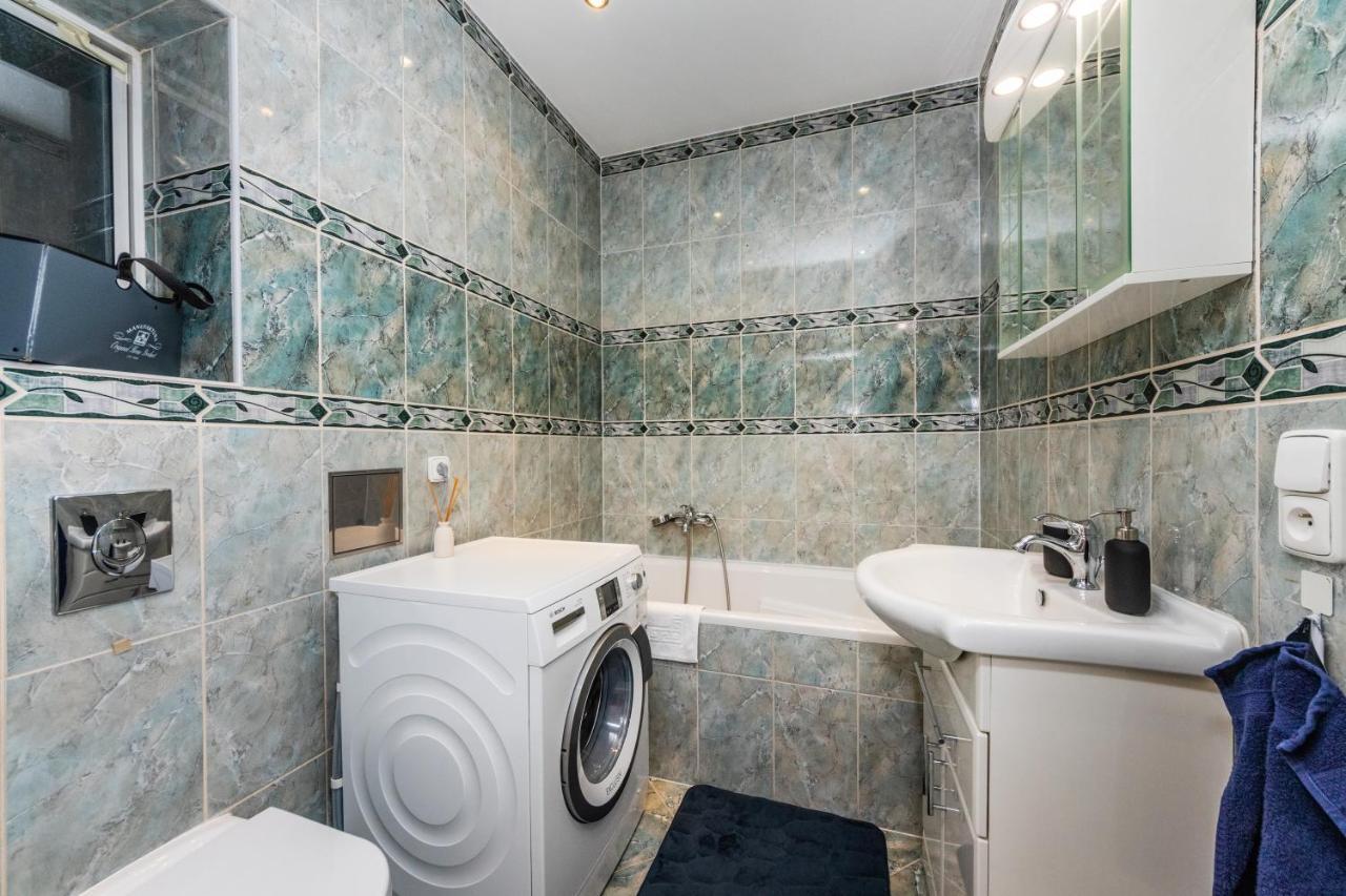 Prostorný třípokojový apartmán u nábřeží Vltavy Apartamento Praga Exterior foto